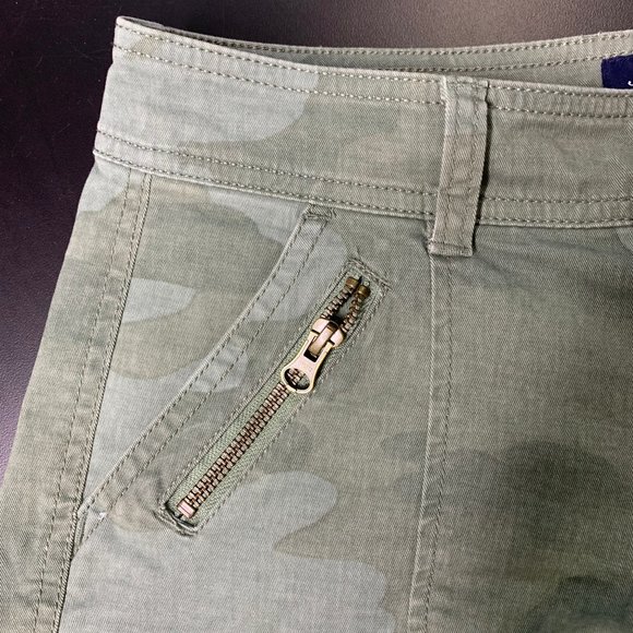 NWT American Eagle Camo Shortie Shorts - Picture 3 of 4